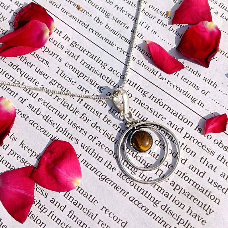 

Newly Tiger Eye Gemstone 925 Sterling Silver Plated Pendant жовтий