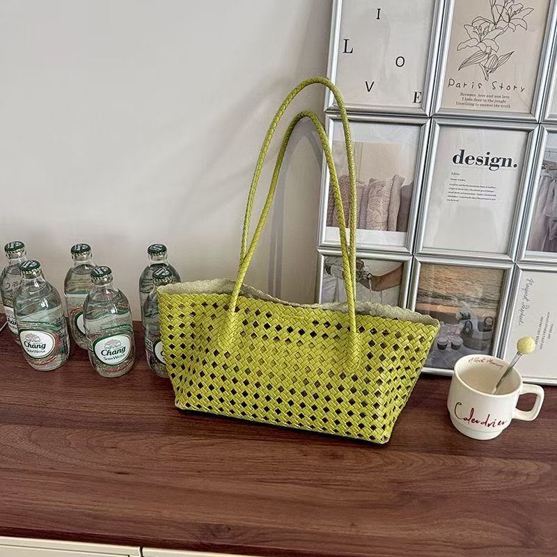 Single-shoulder Bag: Fashionable, Simple, Elegant, Suitable for Casual Outings. Single-shoulder Bag зелёный