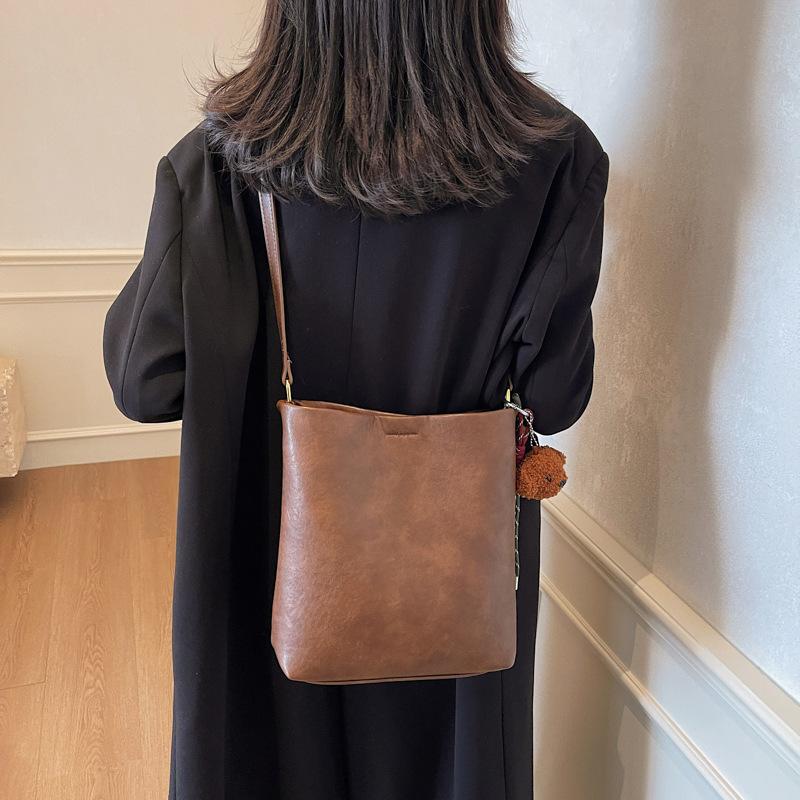 Ins Trendy Women's Bag 2025 Winter New Korean Bucket Bag Simple Large-capacity Tote Bag