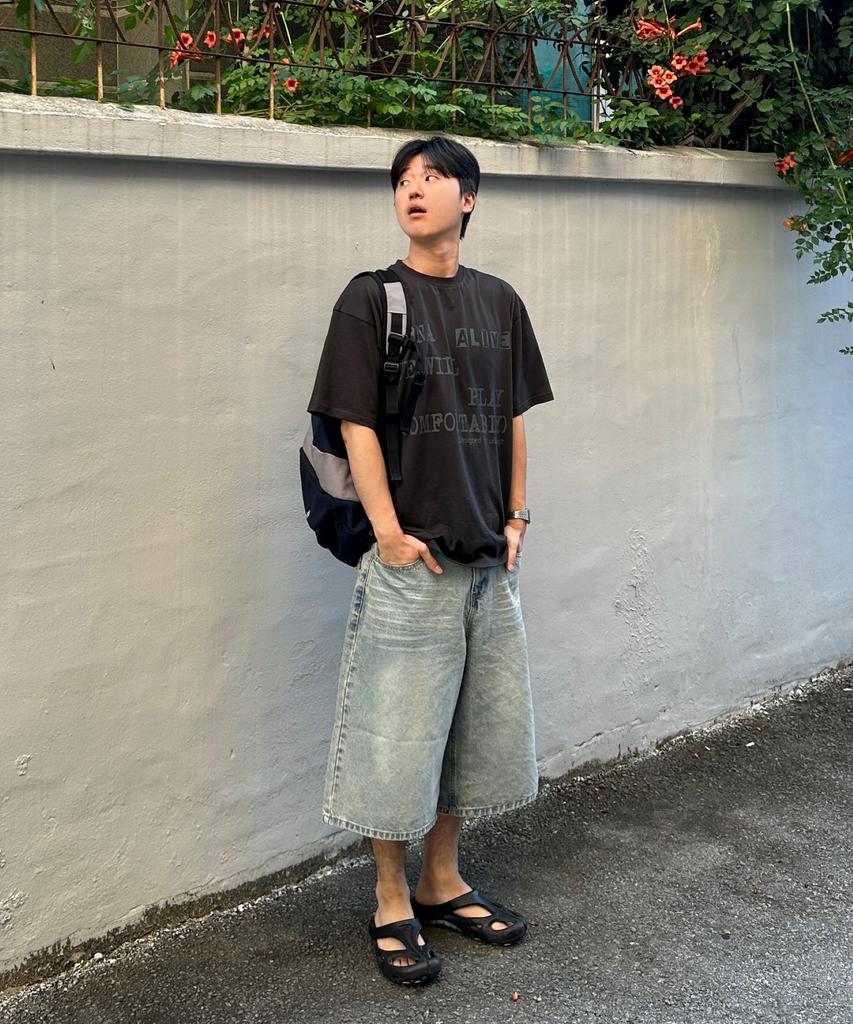 TOFFEE Washed Bermuda Denim Pants (Light Blue)