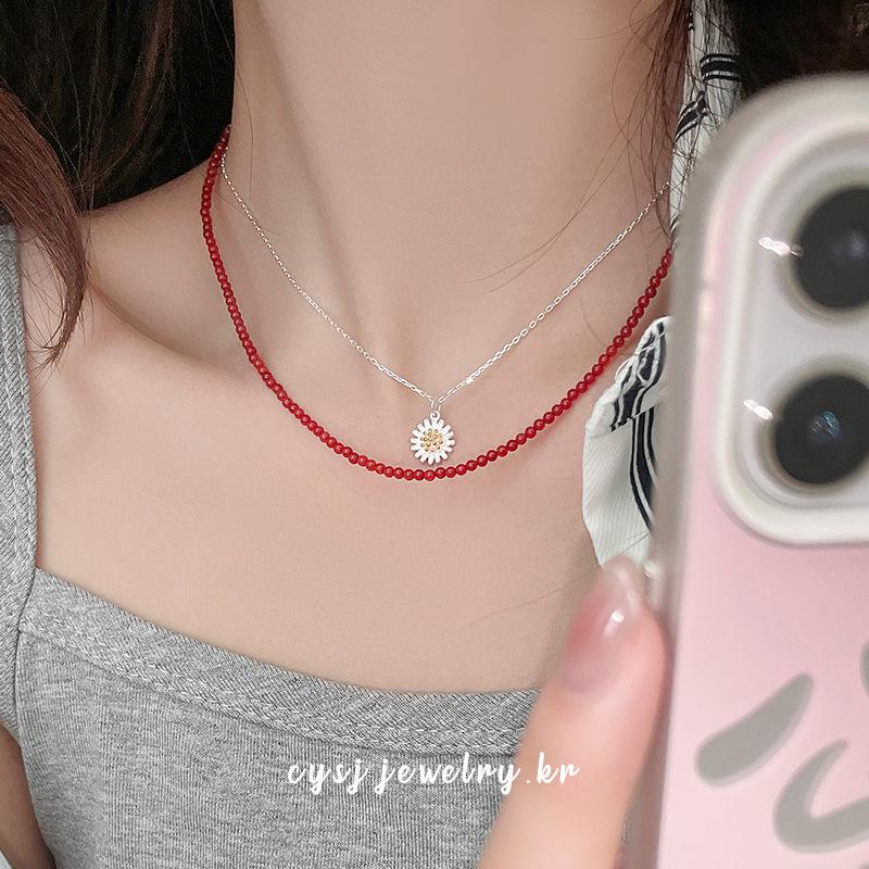 Korean Style S925 Sterling Silver Daisy Red Agate Beaded Necklace - Fashionable Layered Clavicle Chain for Women.