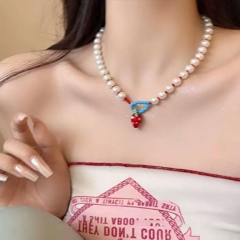 Necklace Female Niche Design High-end Temperament Simple Clavicle Chain Versatile Simple Light Luxury Neck Chain Sweet Powder Crystal