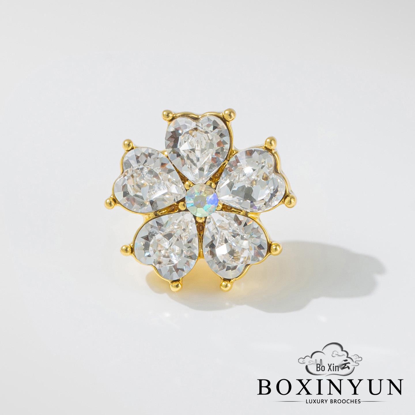 Bo Xin Yun Elegant Heart Crystal Flower Lapel Pin