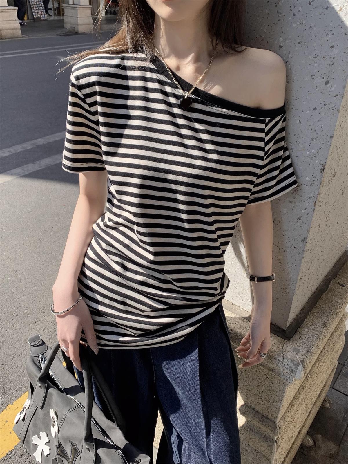 

Design Sense Slant Shoulder Short Sleeve Striped T-Shirt Women s Summer New Loose and Skinny Versatile Off-Shoulder Student Top S