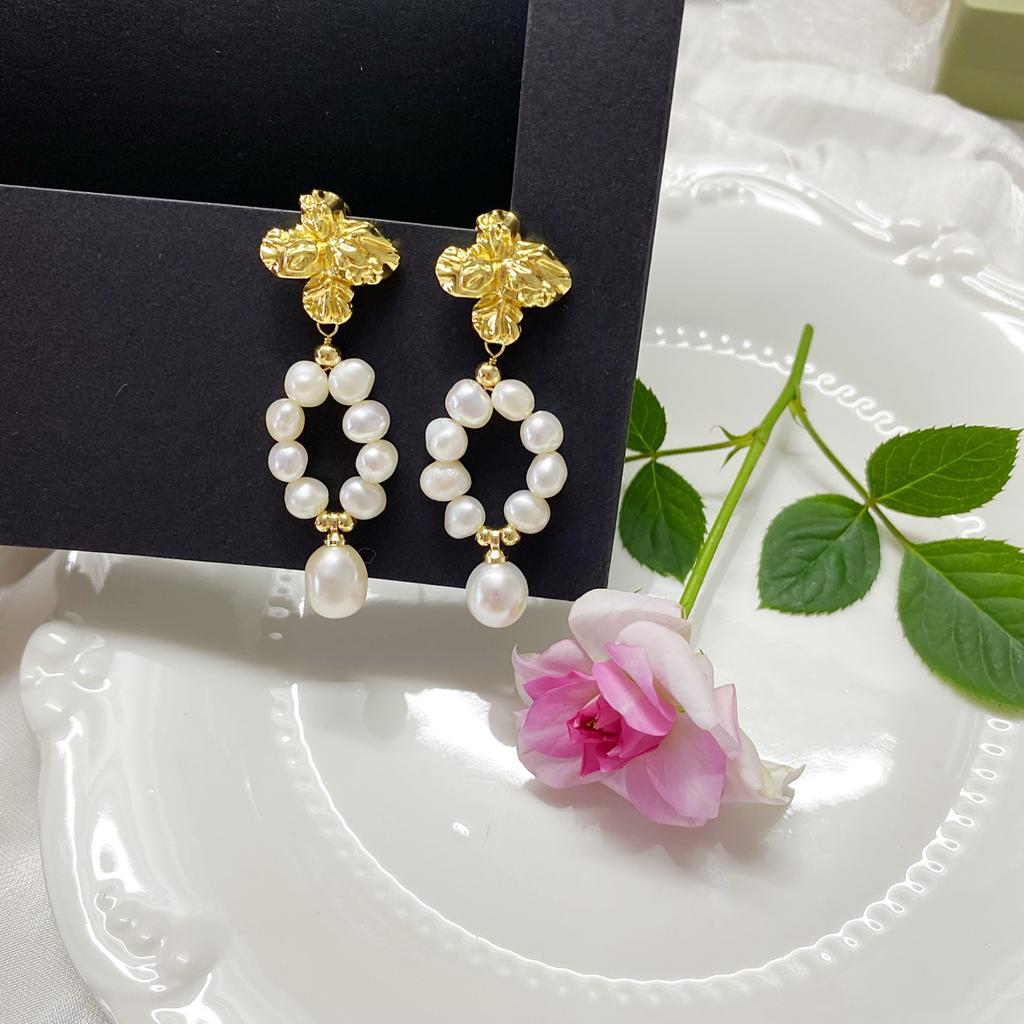 Handmade French Gentle Natural Baroque Pearl Earrings Niche Design Stud Earrings Silver Needle Flowers