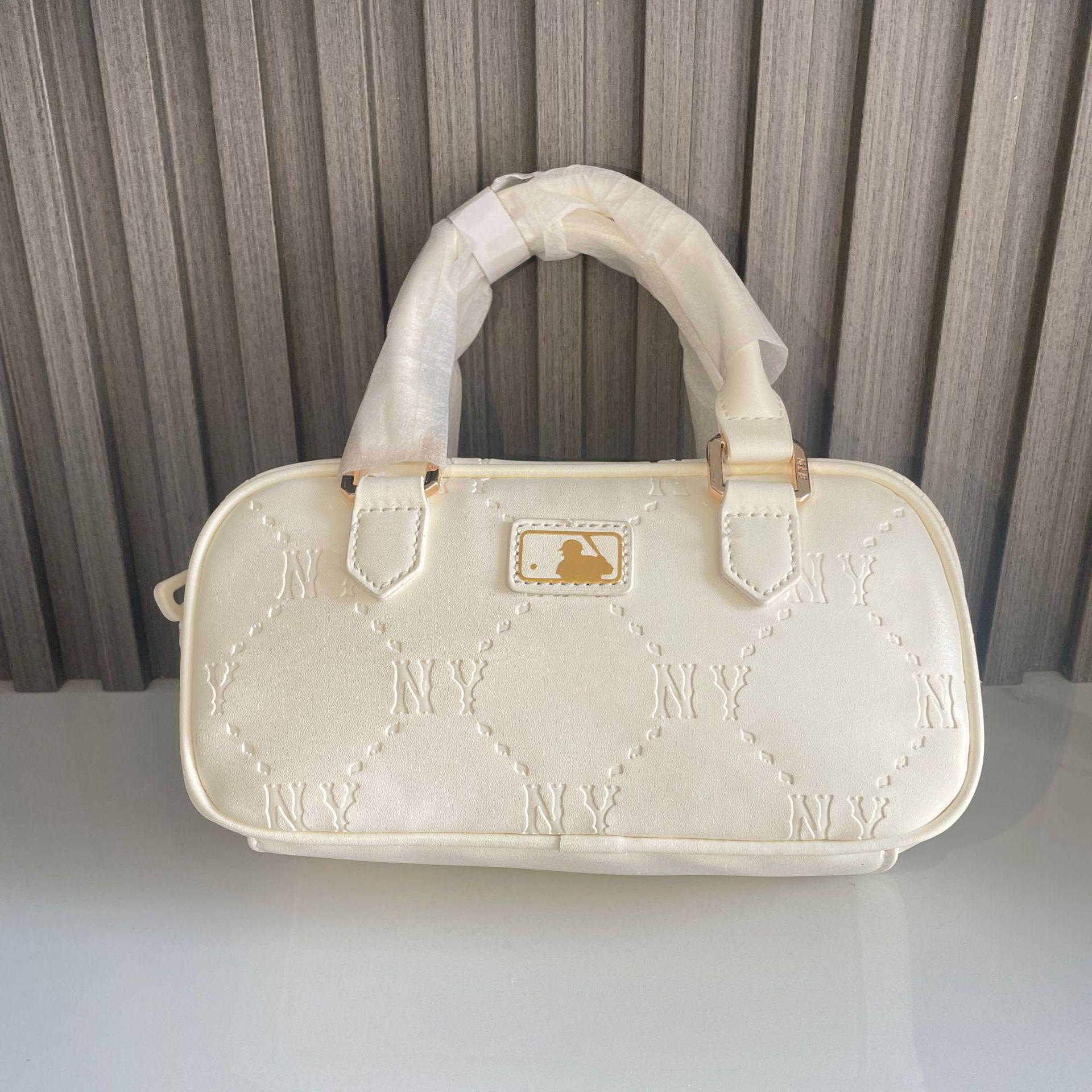 

Подушка ML Модная PU Бостонская сумка: Темный узор логотип сумка через плечо 18x5x12 cm белый