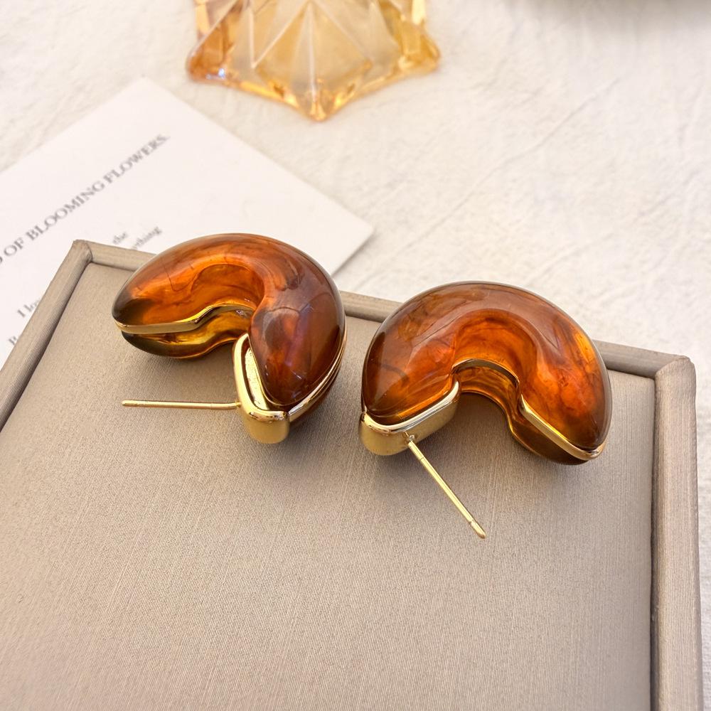 Silver Needle Clover Stud Earrings: Retro Hong Kong Style, Elegant and Fashionable Women's Luxury Jewelry.