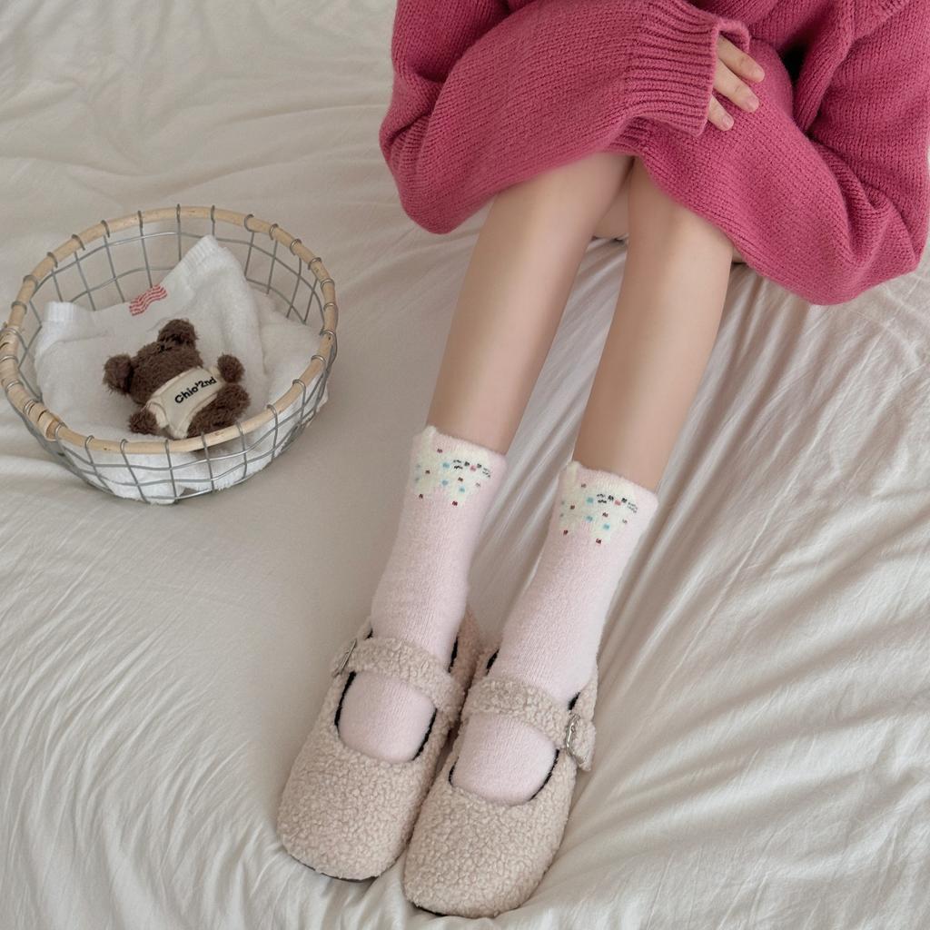 Damen Herbst und Winter Warme Sortierte Gepunktete Cartoon Bestickte Schleife in den Kniestrümpfen