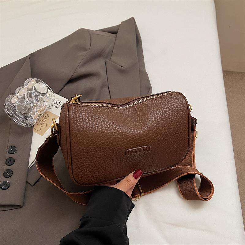 This Year, Boston Bags Are Popular, Retro 2025 Autumn New Broadband Messenger Bags, Women's Foreign Style Small Bags, Pillow Bags.