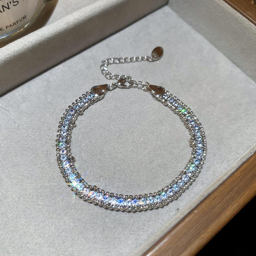 Zirkonia-Quadratarmband im koreanischen Stil: Hochwertige Süße und Coole Mode