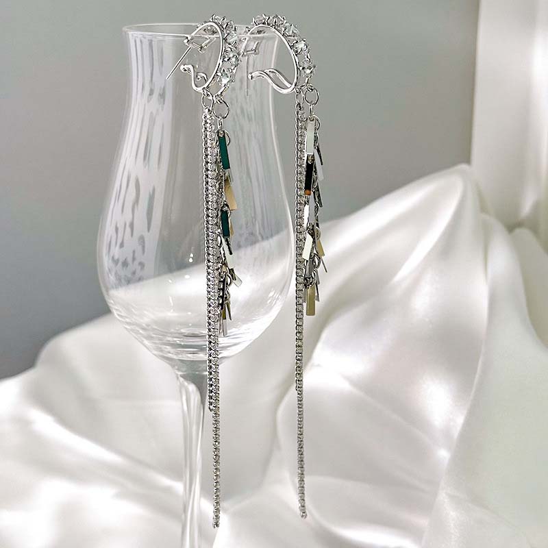 Fashion Long Tassel Zircon Crystal Ear Clip for Women Punk Geometric Metal Rectangular Sequin Pendant Ear Clip Earrings Jewelry