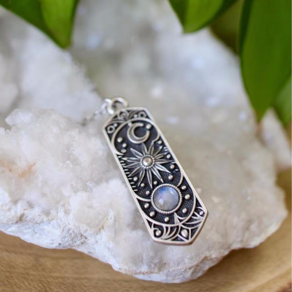 Moonstone Pendant Necklace For Women Men With Geometric Design And Alloy Material For Fashionistas