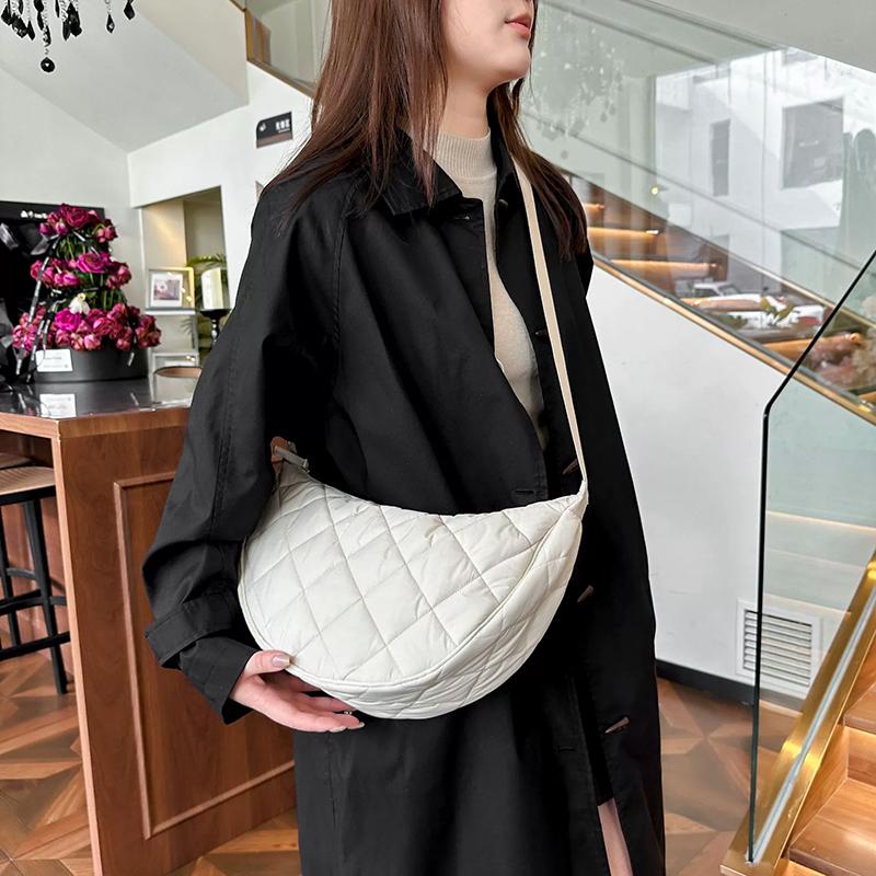 Dame Rutete Crossbody Messenger Bag Nylon Skuldervesker Stor Kapasitet Reise Halvmåne Belteveske Damer Hobo-veske CLE