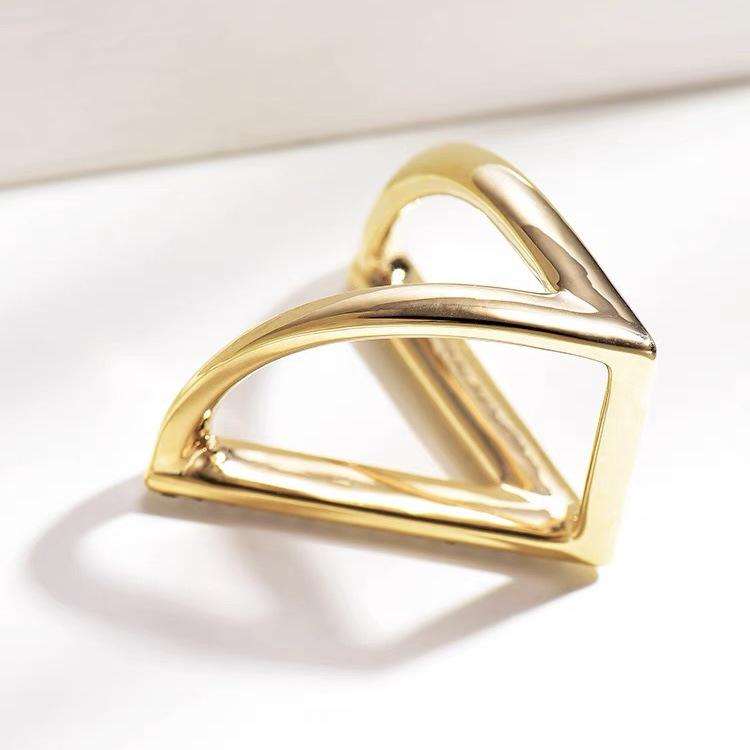 Seidenschal-Schnalle im koreanischen Stil in V-Form: Elegantes und minimalistisches Schal-Accessoire