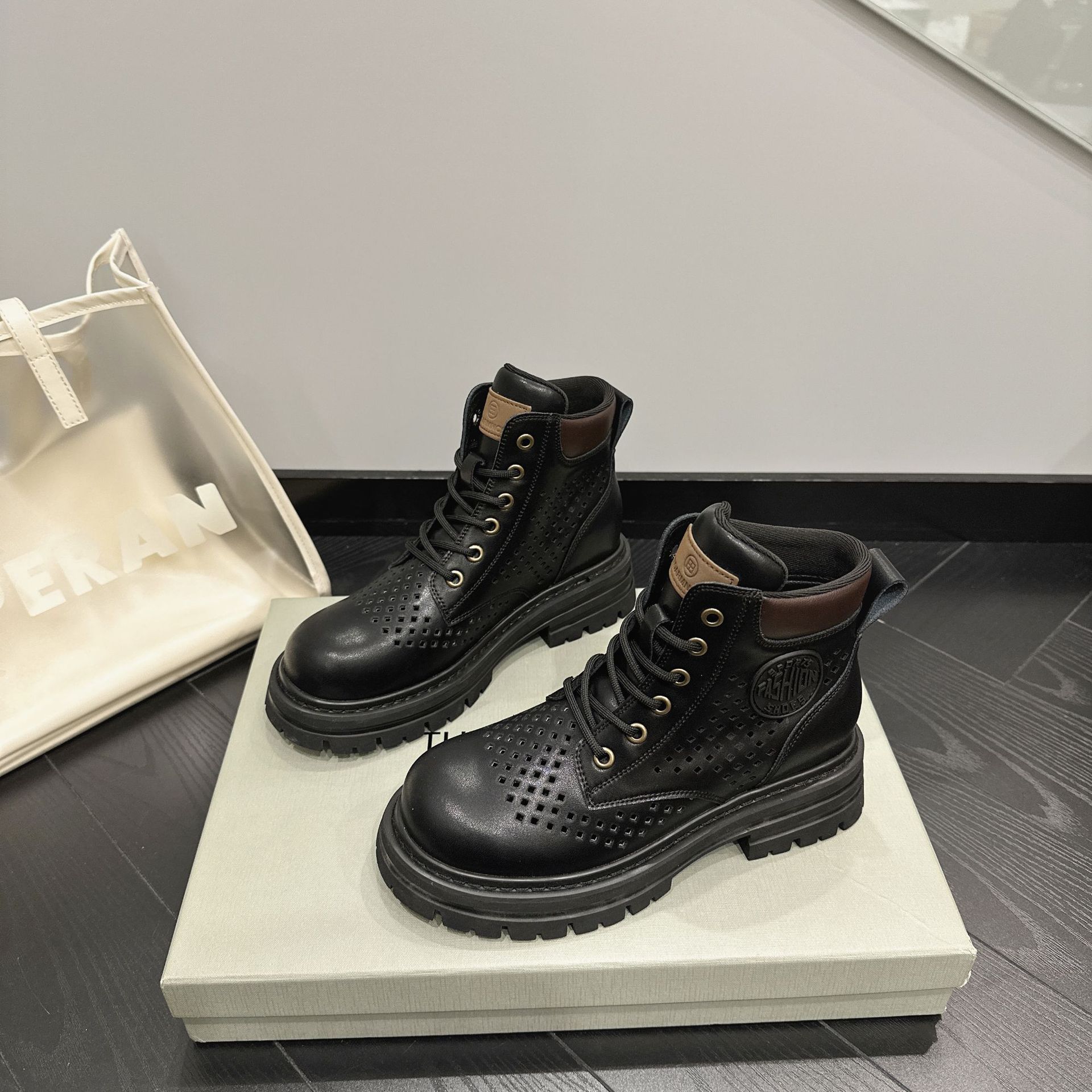 

Женские полусапоги на высоком каблуке 5 см. Дышащие классные ботинки. Сапоги «Мартин» из натуральной кожи с увеличенной высотой внутри. Повседневные женские короткие сапоги. 40