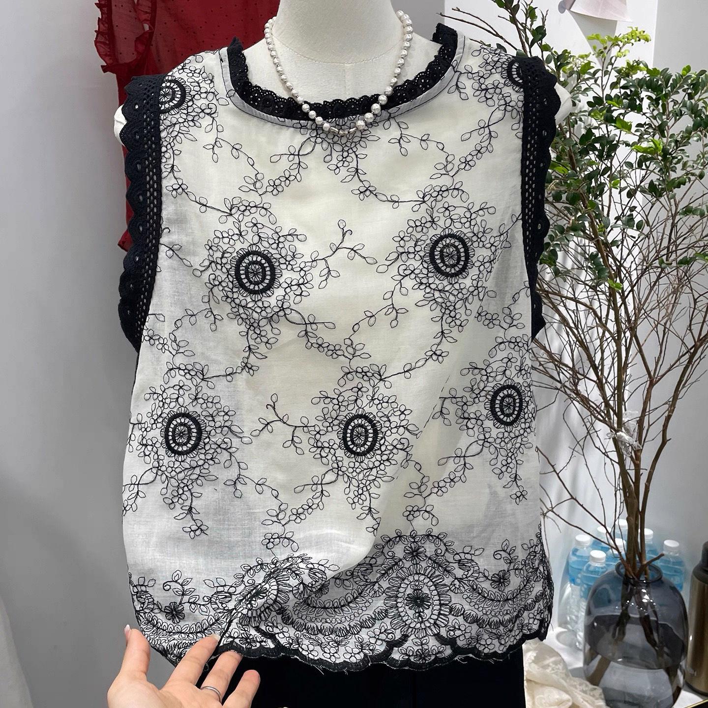 

Summer Chic Lace Panel Sleeveless Shirt Women Airy Loose Floral Print Top S білий