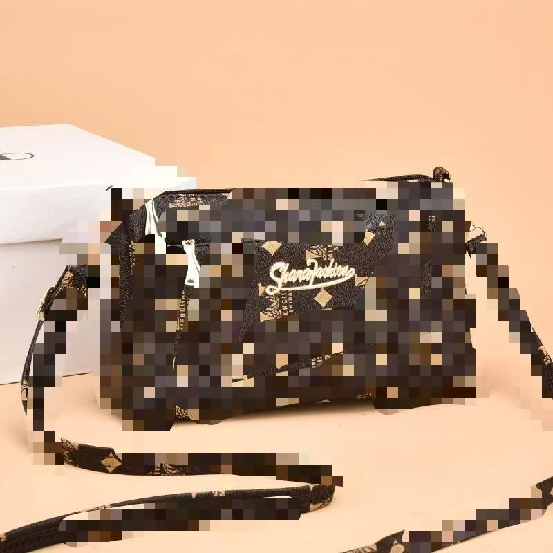 Fashion printed women's bags are hot-selling messenger bags in the season, middle-aged women's shoulder bags, mother's large-capacity commuter bags