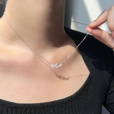 Koreanische Version der Temperament-Symphonie-Stern-Mond-Halskette Schmuck Damen Leichte Luxus-Nische Stern Zirkon Edelstahl Schlüsselbeinkette