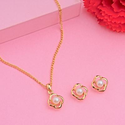 Fashionable and Trendy Gold Plated Pearl Pendant Set for Women