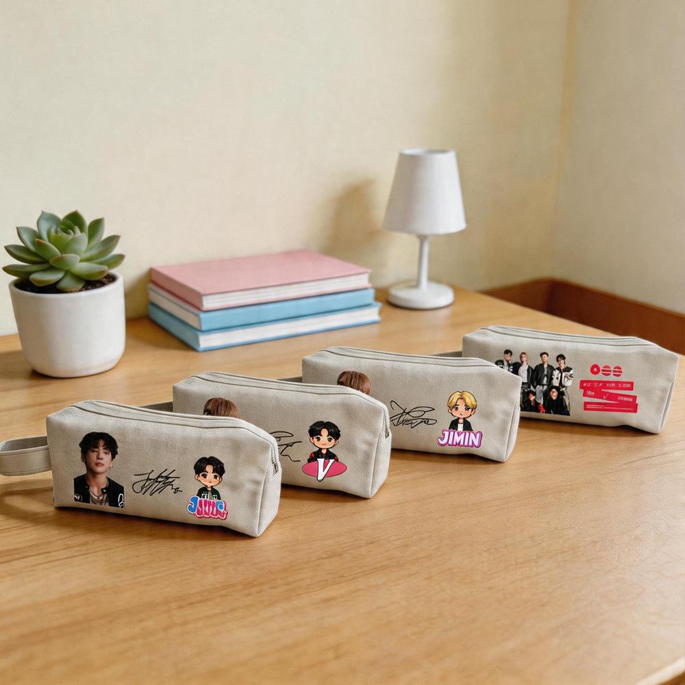 8-teiliges Kpop BTS Mitglied Leinwand Federmäppchen Niedliche Chibi Figur Echtes Foto Unterschrift Kosmetiktasche Multifunktionale Organizer Tasche mit Griff, Army Merch