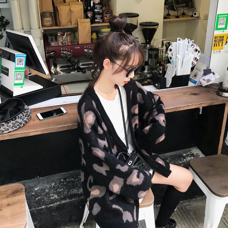 Autumn and winter fashion pink V-neck leopard print ladies sweater jacket, loose and thin lazy style black wool knit cardigan
