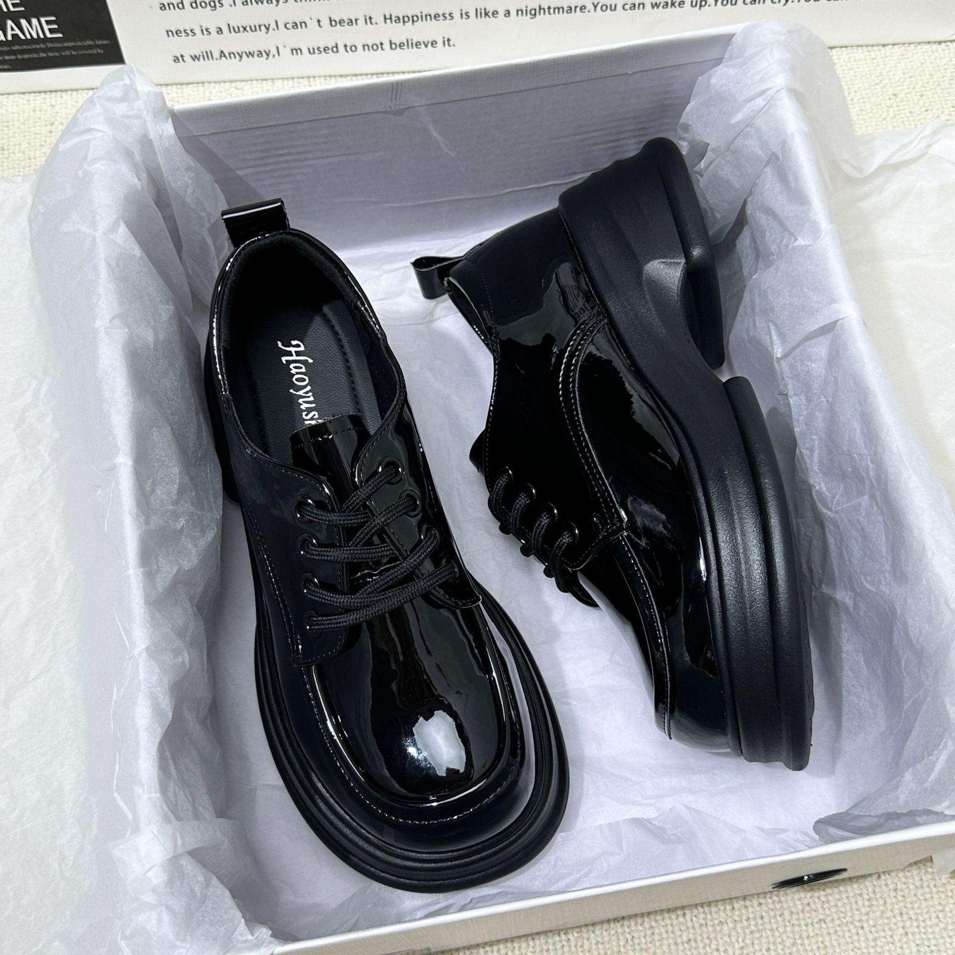 

Роскошные новые туфли Songgao 2024 года на толстой подошве в британском стиле из лакированной кожи со шнуровкой и круглым носком в японском стиле, повседневные маленькие кожаные туфли 40