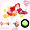 JOYFY 28er Set Valentinstag Party-Mitgebsel mit 28 leuchtenden Mochi Squishy Spielzeugen, gefüllten Herzen und Herz-Karten