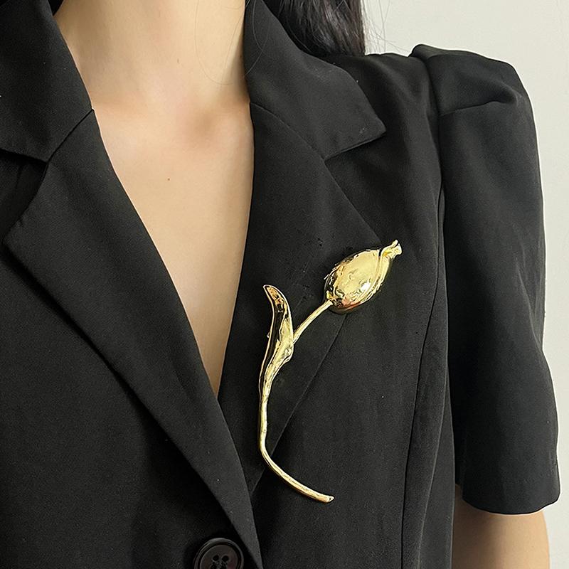 Fashionable Retro Tulip Brooch For Women Girls Exquisite Light Luxury Suit Pins Versatile Corsage Clothing Accessories Gifts