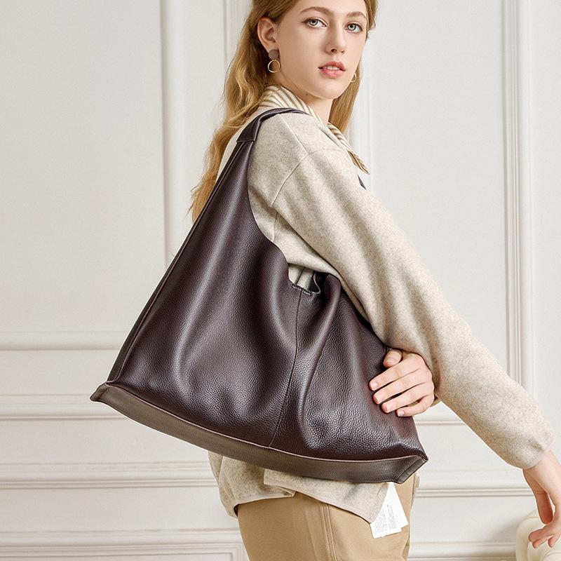 Triangle bag commuter big bag underarm leisure cross-border fashion versatile style first layer cowhide large capacity shoulder tote bag