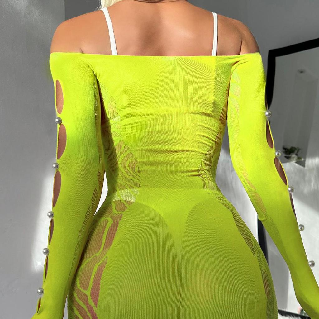 Vestido Danai Bodycon Sexy de Rede Tamanho Plus com Detalhe de Pérolas e Mangas Longas Off-Shoulder