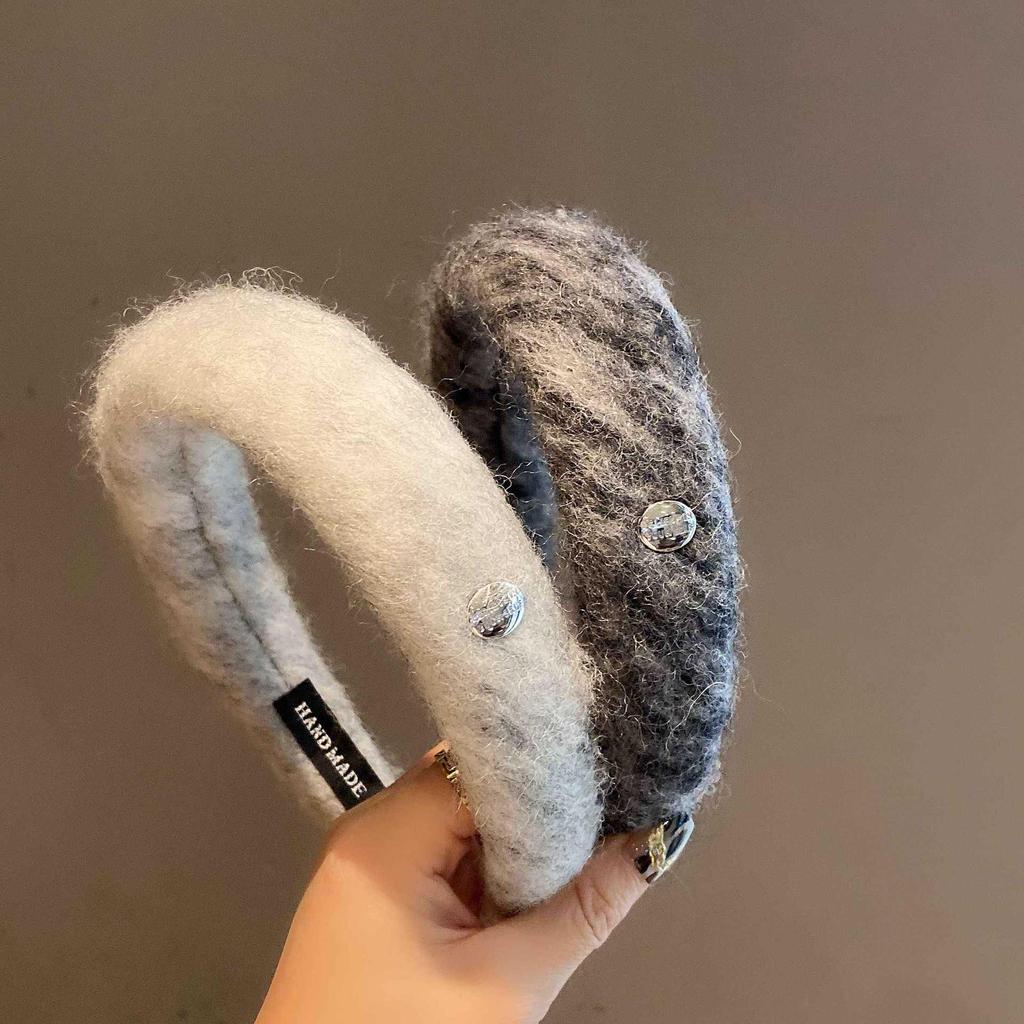 Women's Korean-Style Woolen Headband: Chic Autumn/Winter Accessory, Versatile Hair Clip for Outings, Enhances High Forehead Styles
