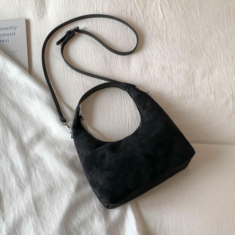 Large Capacity Small Square Bag New Autumn Fashion Retro Shoulder Bag High Value Simple Commuter Bag