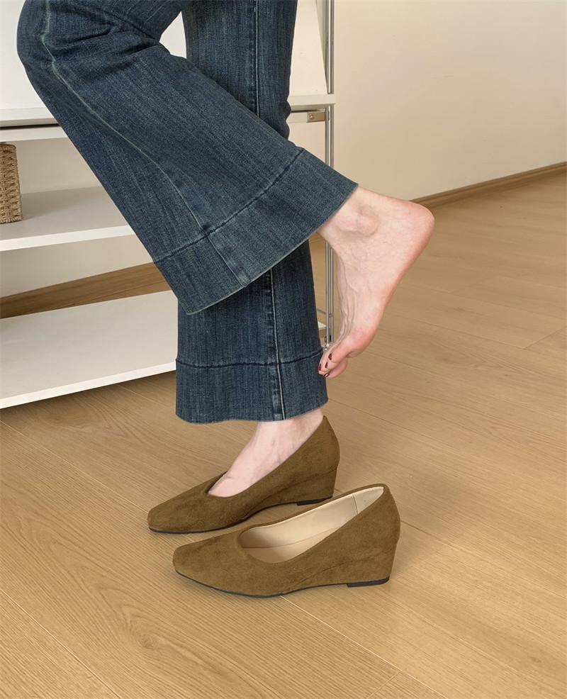 Korean version of slope heel suede square head single shoes women's 2025 new high heels one-pedal grandma shoes temperament commuter shoes women