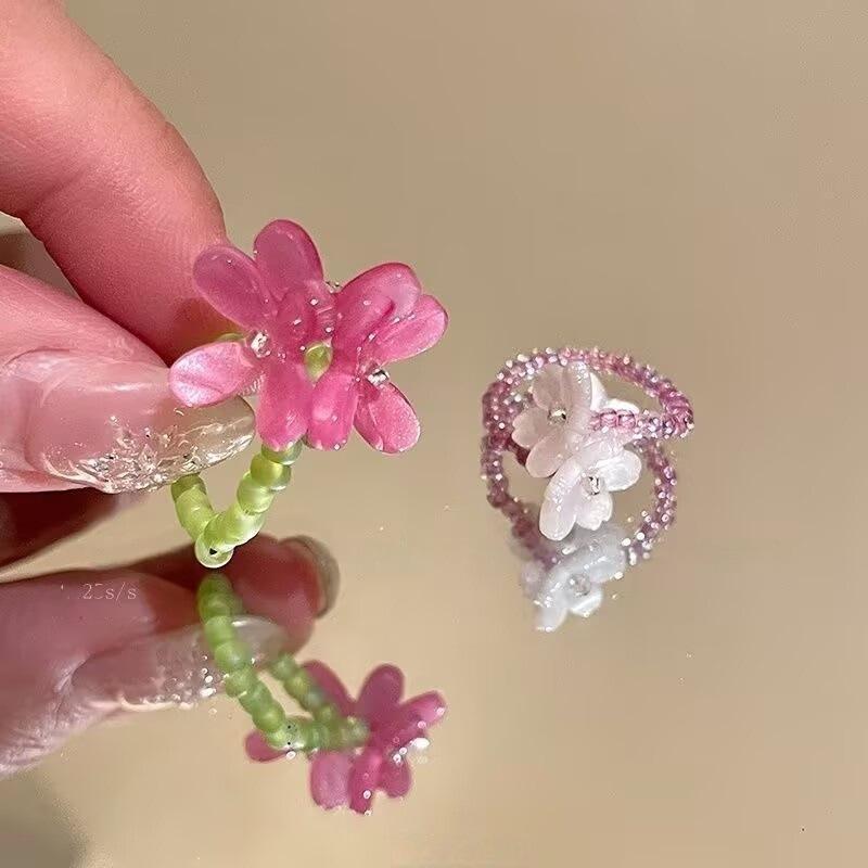 Fresh Simple Acrylic Wind Chime Flower Elastic Rings Hand Woven Glass Bead Stretchable Women's Ring Y2K Aesthetic Jewelry Gifts