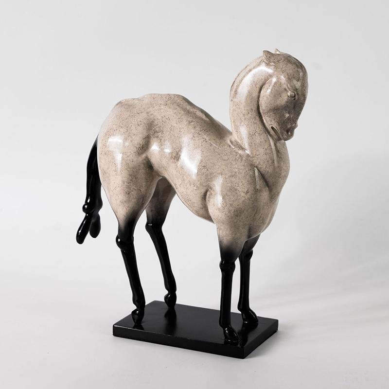Retro Figurine Luxury Living Room Decoration Horse Miniature Sofa Beside Interior Ornaments Figurine Nordic Funny Gift Figurines