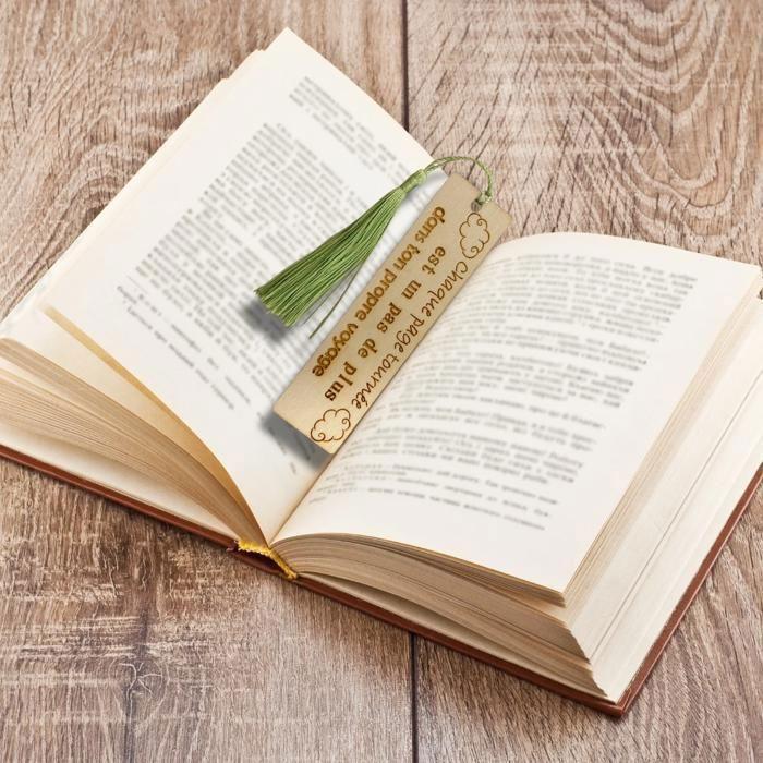 Marque-pages En Bois - Lot De 2 - Gravure Inspirante - Pompons Colorés