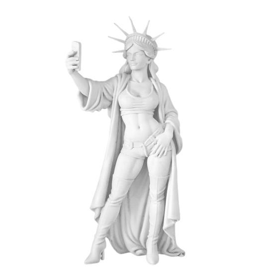 Sexy Statue of Liberty Modern Lady Liberty Selfie Sculpture 250th Anniversary Collectible Liberty Goddess Figurine for Living Room Table New York City