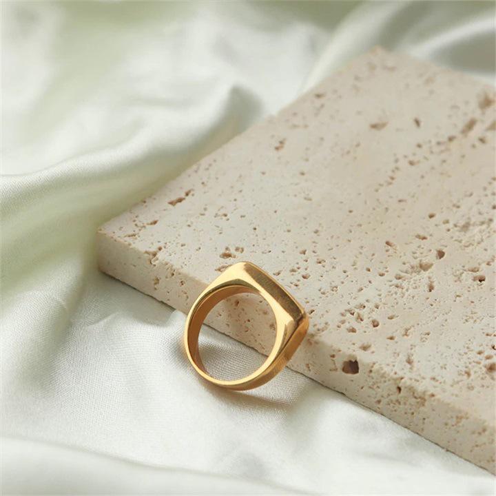 eManco 18K Gold Stainless Steel Ring - Smooth Punk Hip Hop Style for Men & Women