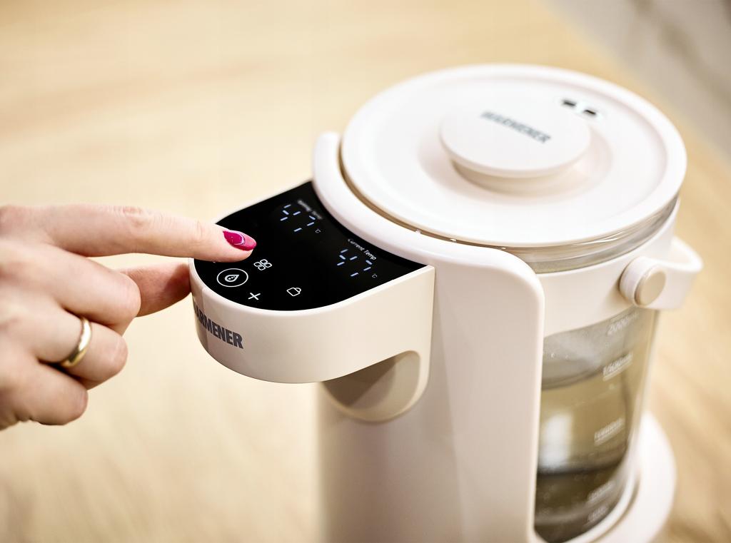 Machine for preparing formula milk for babies