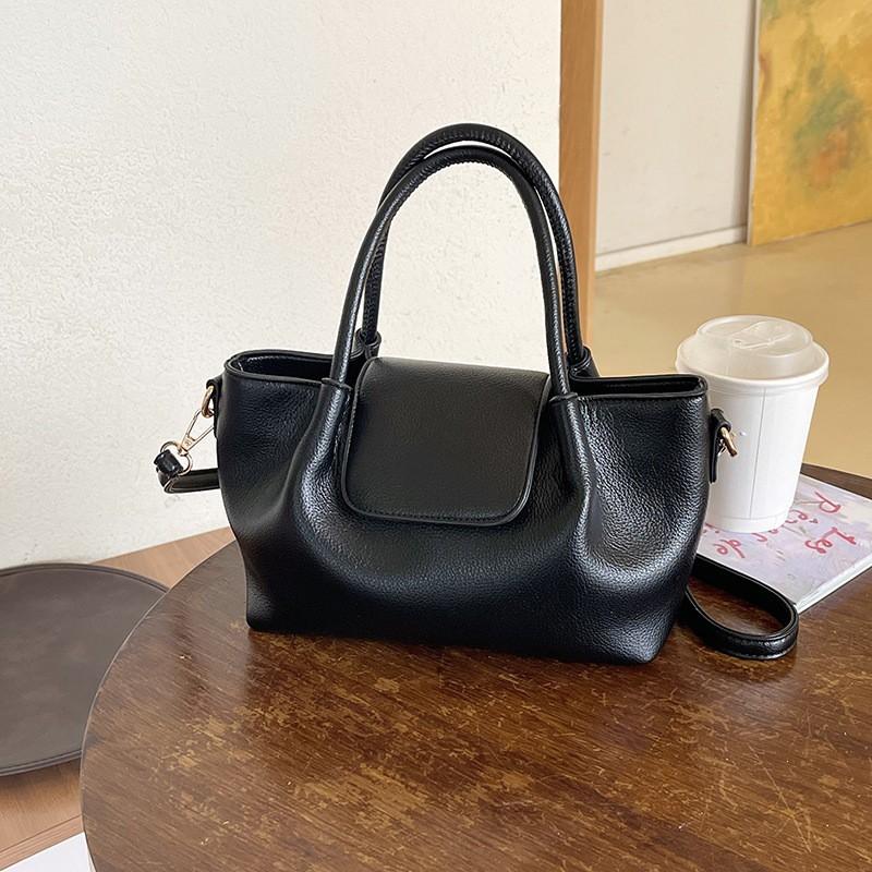 Large Capacity Vintage Casual Shoulder Bag With Texture Simple Fashionable Tote Daily Use