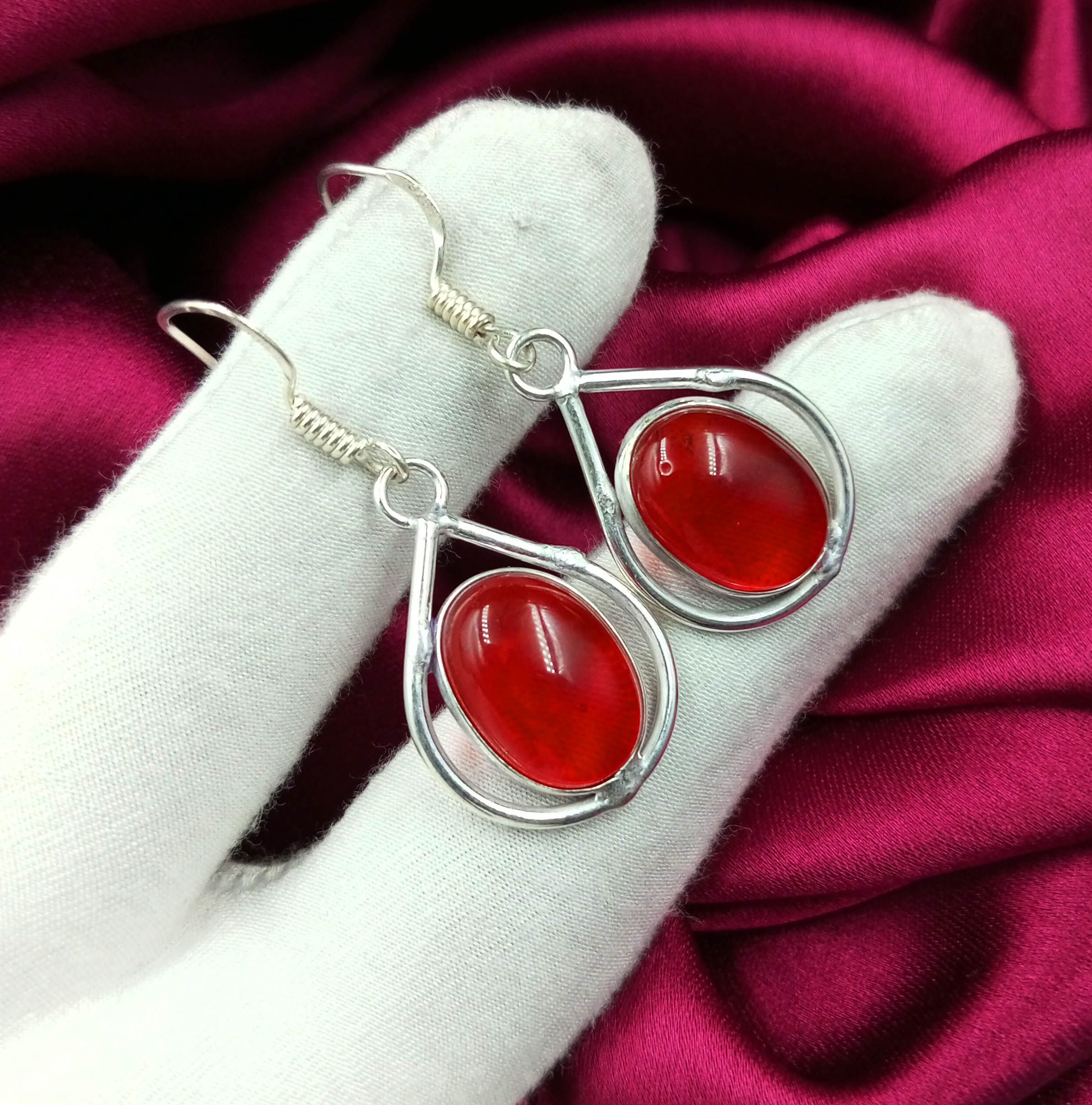 

Женские серьги-крючки с гранатовым камнем 925 пробы с серебряным покрытием EEJ-E69