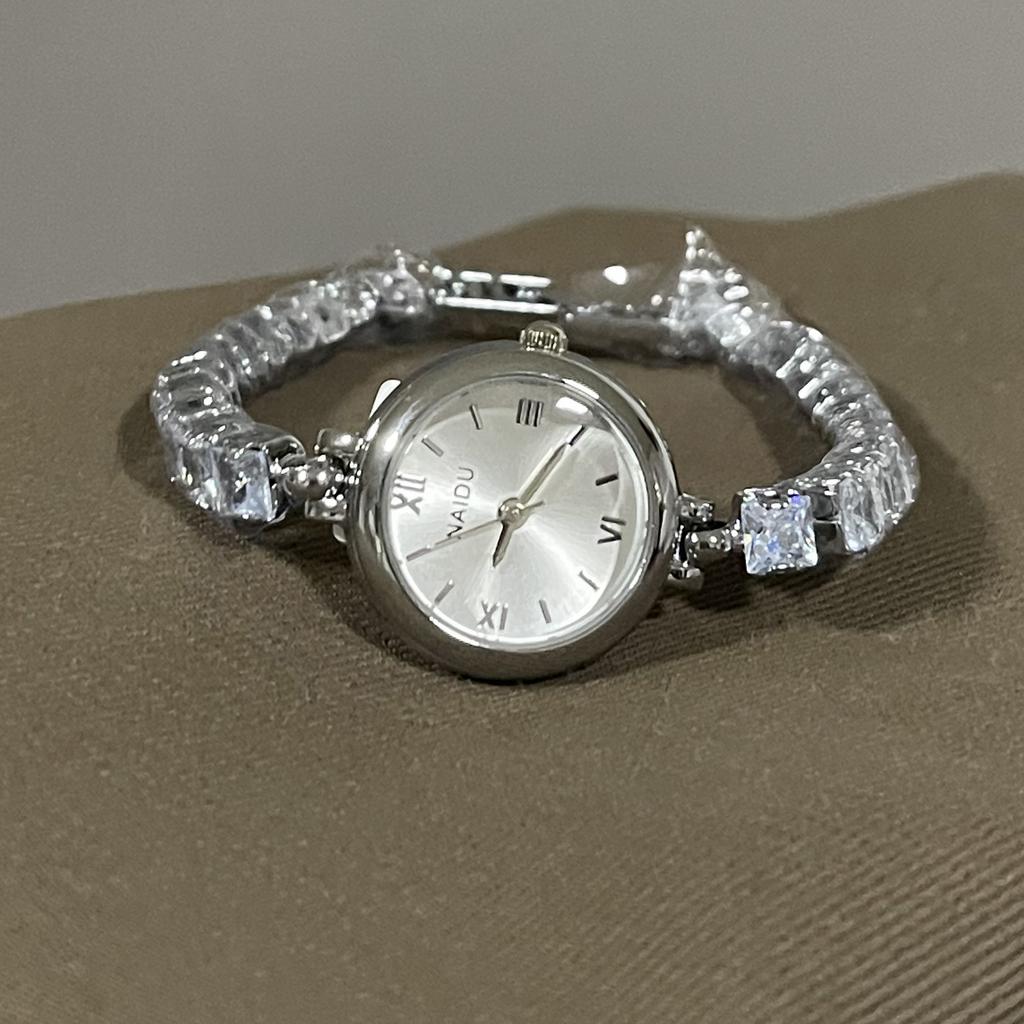 Light Luxury Rhinestone Temperament Bracelet Watch Niche High-End Sense Simple Fashion Medieval Women'S Chain Women'S Watch