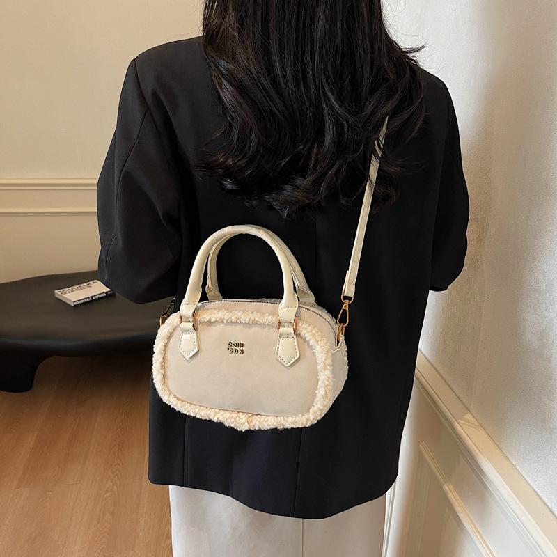 Frosted Retro Bag Women's 2025 New Fashion Niche Design Messenger Bag Plush Portable Pillow Bag