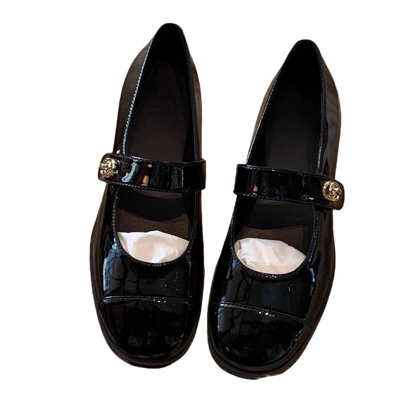 Französischer College-Stil klassisch vielseitig runder Kopf leichte Öffnung ein Wort mit dickem Absatz Mary Jane Einzelschuhe Damen kleine Lederschuhe Damen s