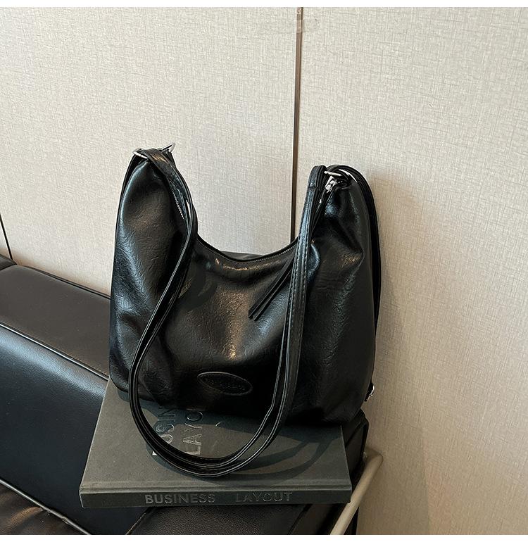 

Bag Women s 2025 Spring New Korean Edition Fashion Women s Bag Large Capacity Textured Shoulder Bag Versatile Commuter Tote Bag