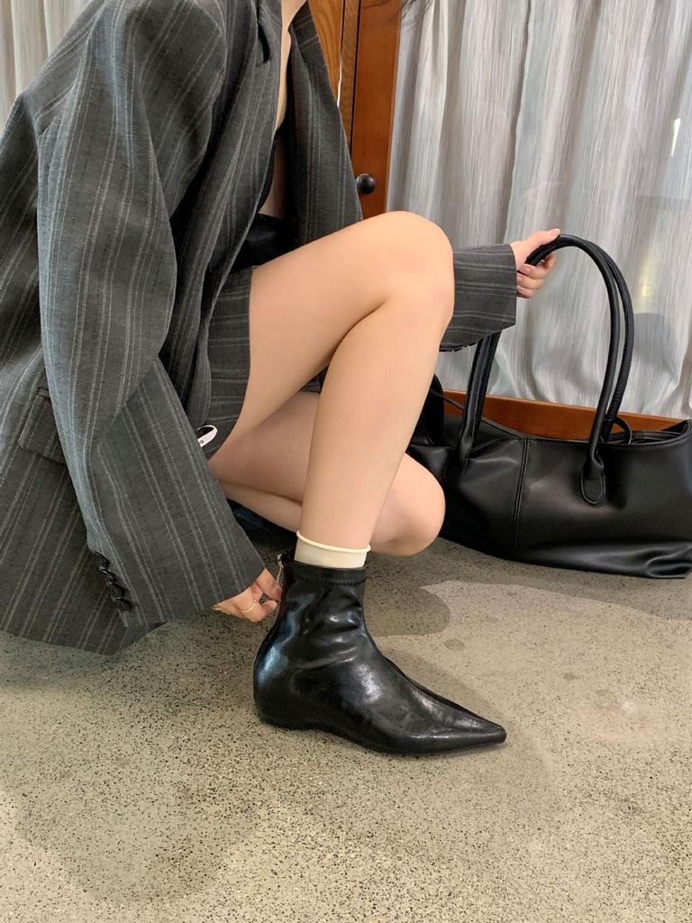 2025 Chaussures fines rétro pointues françaises à élastique talon compensé talon bas design chaussures pour femmes bottines légères pour les trajets quotidiens bottes pour femmes