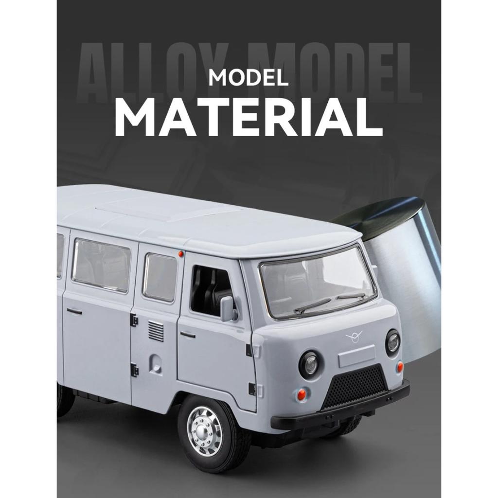 1/18 UAZ Traveler Alloy Van Car Model Diecasts Metal Off-road Vehicles Car Model Simulation Sound Light Collection Kids Toy Gift