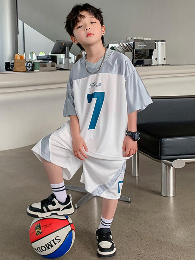 

Новый летний комплект для мальчиков 2025 года с коротким рукавом для баскетбола - Быстросохнущая модная спортивная одежда 140 cm белый/серый