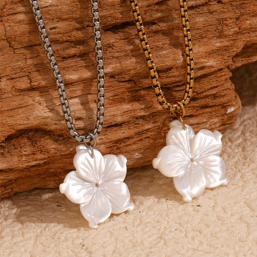 MamacitaSlay Elegant White Shell Petal Pendant Square Pearl Chain Necklace One Piece Stainless Steel Women's Jewelry Decoration