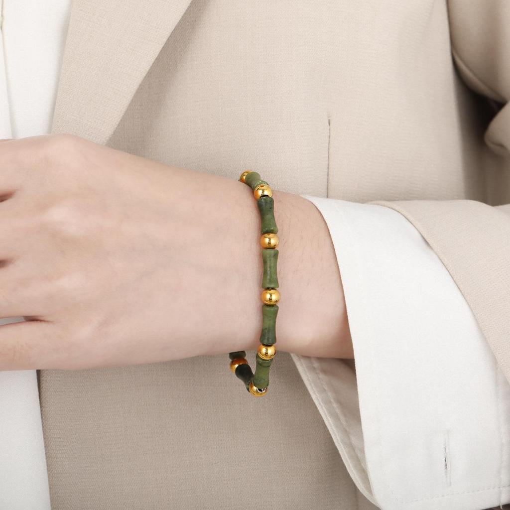Niche Design Elegant Ancient-Style Gold-Plated Natural Stone Titanium Steel Bracelet for Women